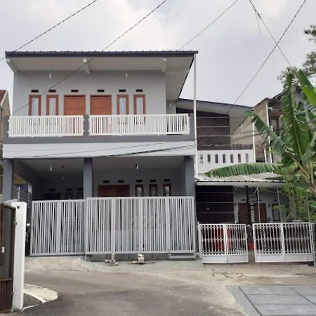 Padalarang纳比拉赛亚旅馆公寓 外观 照片